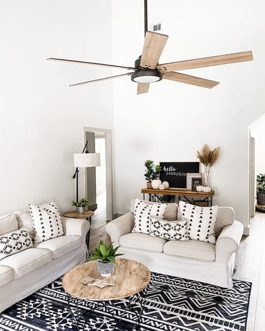Hunter ceiling fan in a bedroom, farmhousetofrills