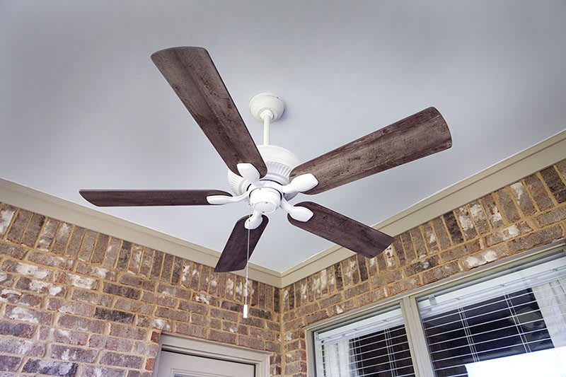 Hunter outdoor white ceiling fan on covered porch for Huntervention